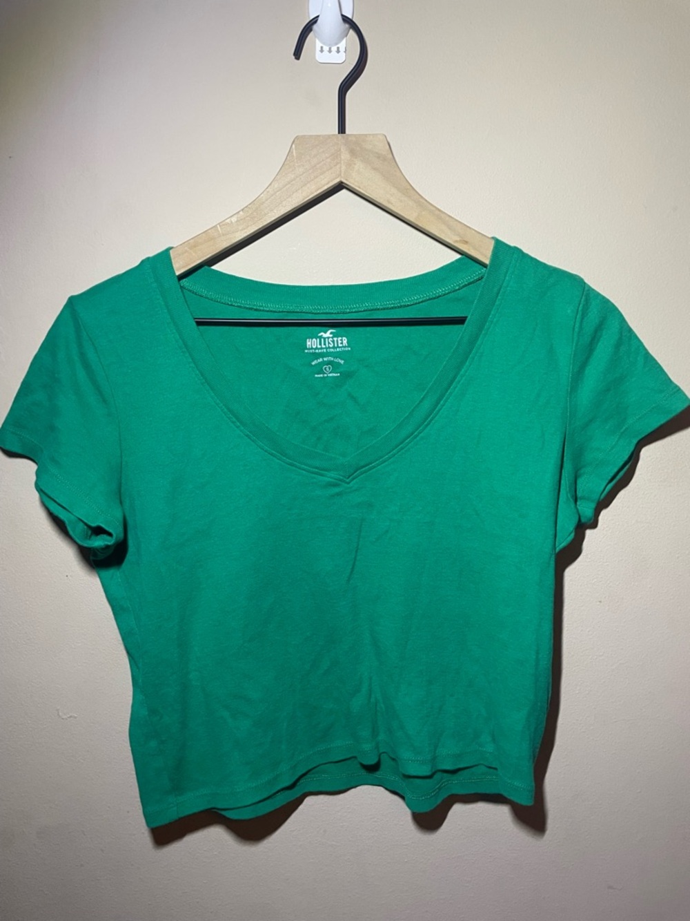 Hollister Green V-Neck Cropped Tee